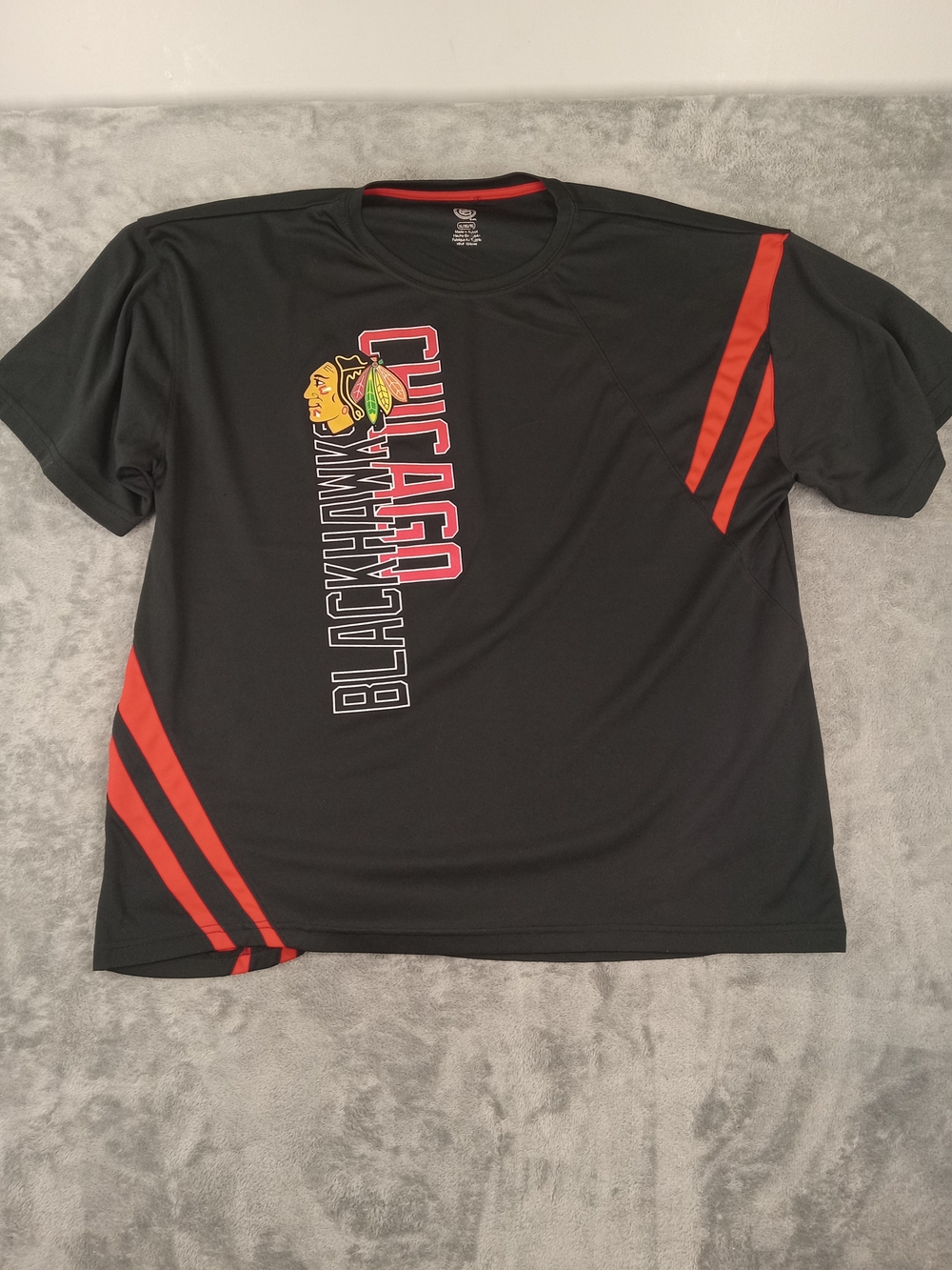 Chicago Blackhawks Men's Black Athletic Tee with Red Accents Size Large